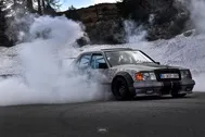 Dieser alte Mercedes 200E Rat Car trägt einen BMW M50-Motor unter der Haube №1